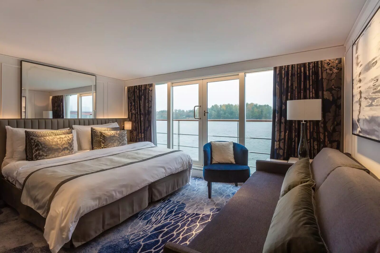 Penthouse Suite — Riverside Mozart
